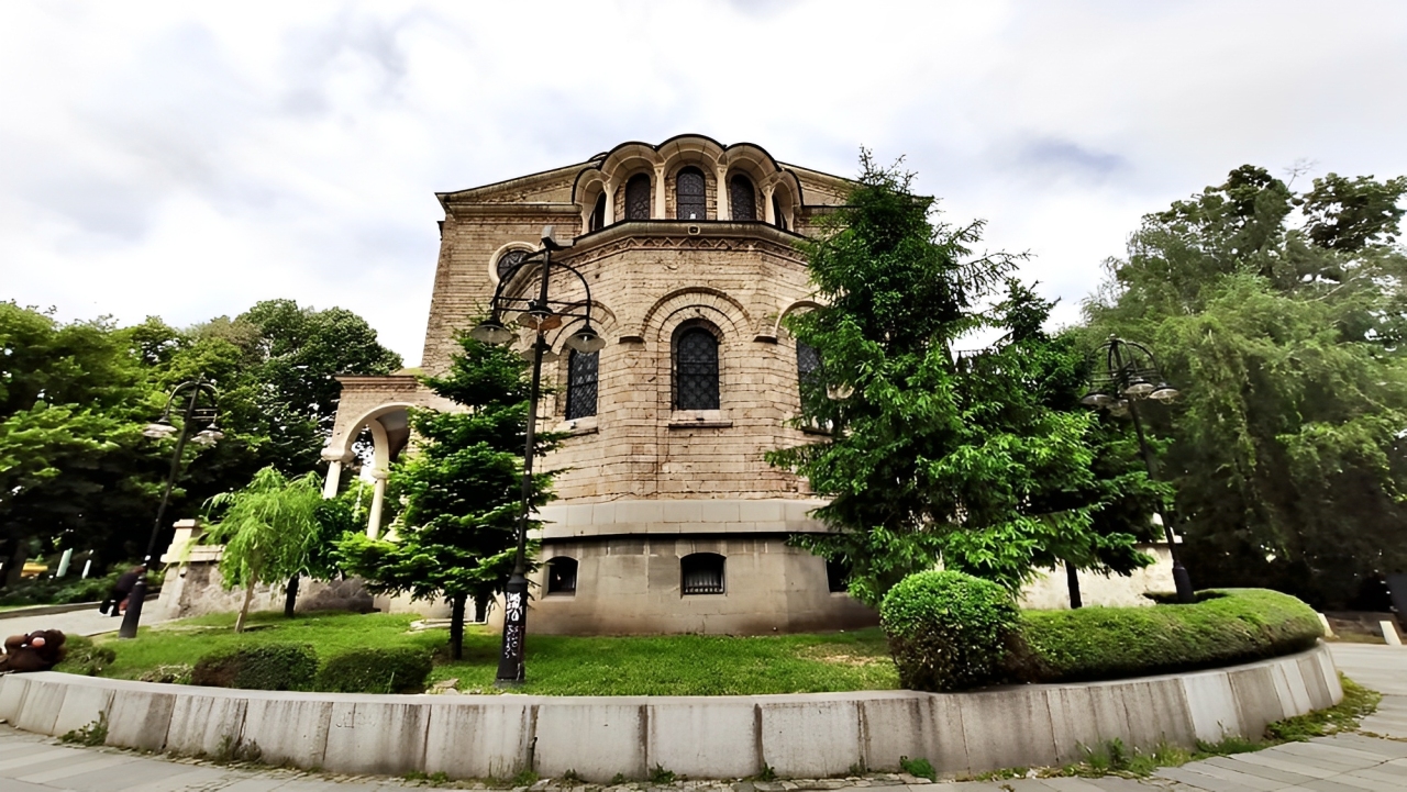 Private and ultimate walking tour in Sofia