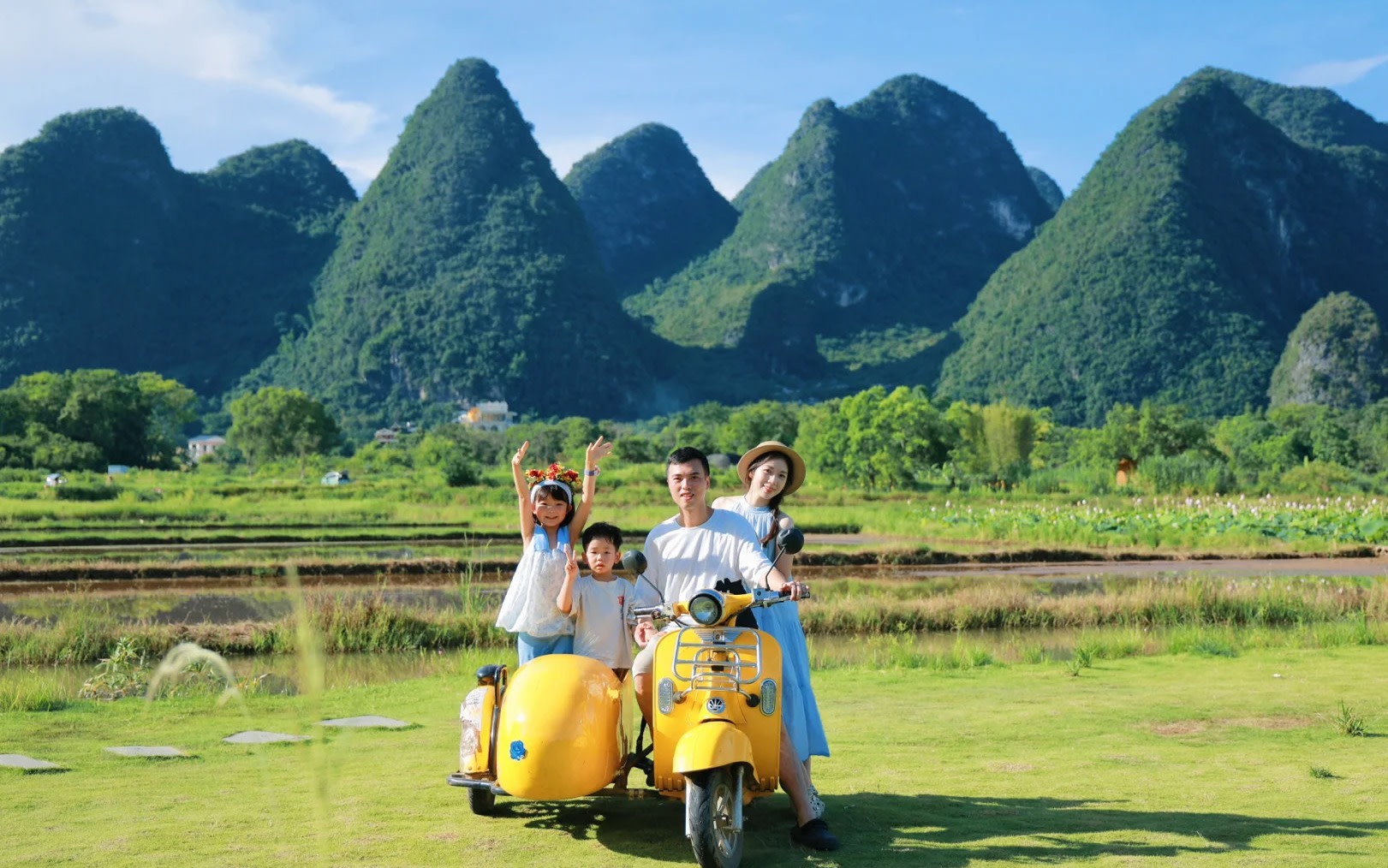 Guilin 5 Days 4 Nights · 12-Person Group · Upgrade 1 Night to Shangri-La Hotel