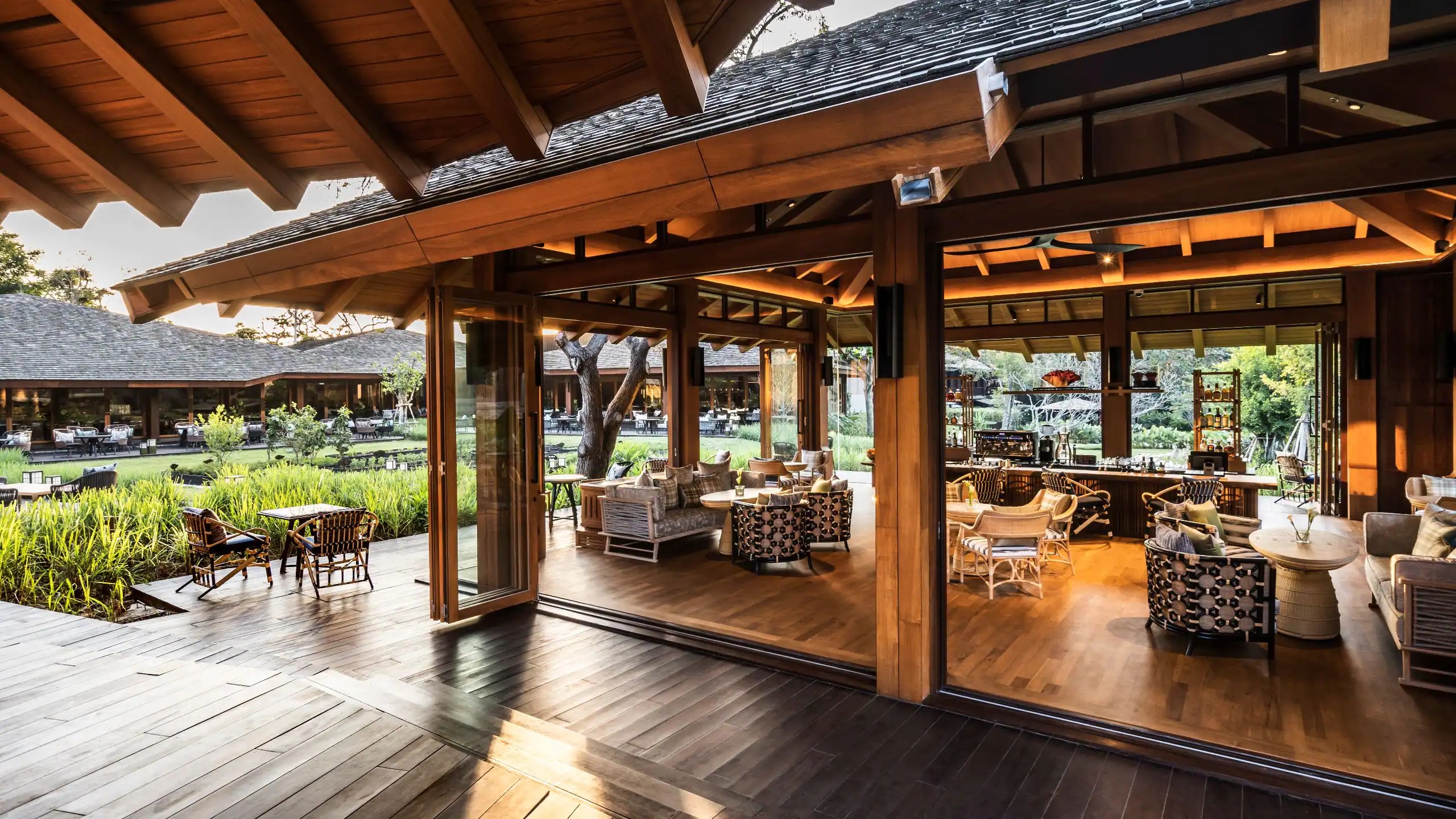 芭提雅中天海滩安达仕酒店乔木提恩海滩节日自助餐