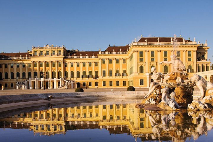 Private Guided Full Day Vienna Tour From Budapest with Lunch