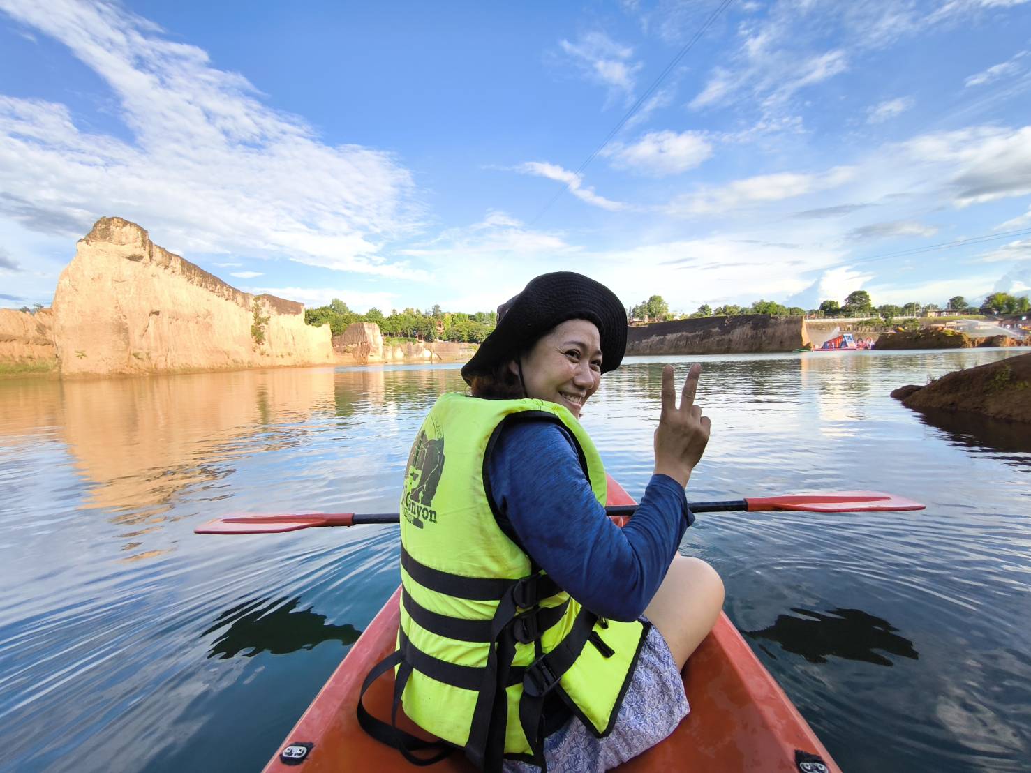 Chiang Mai: Thai Cooking Class at Grand Canyon & Market Tour