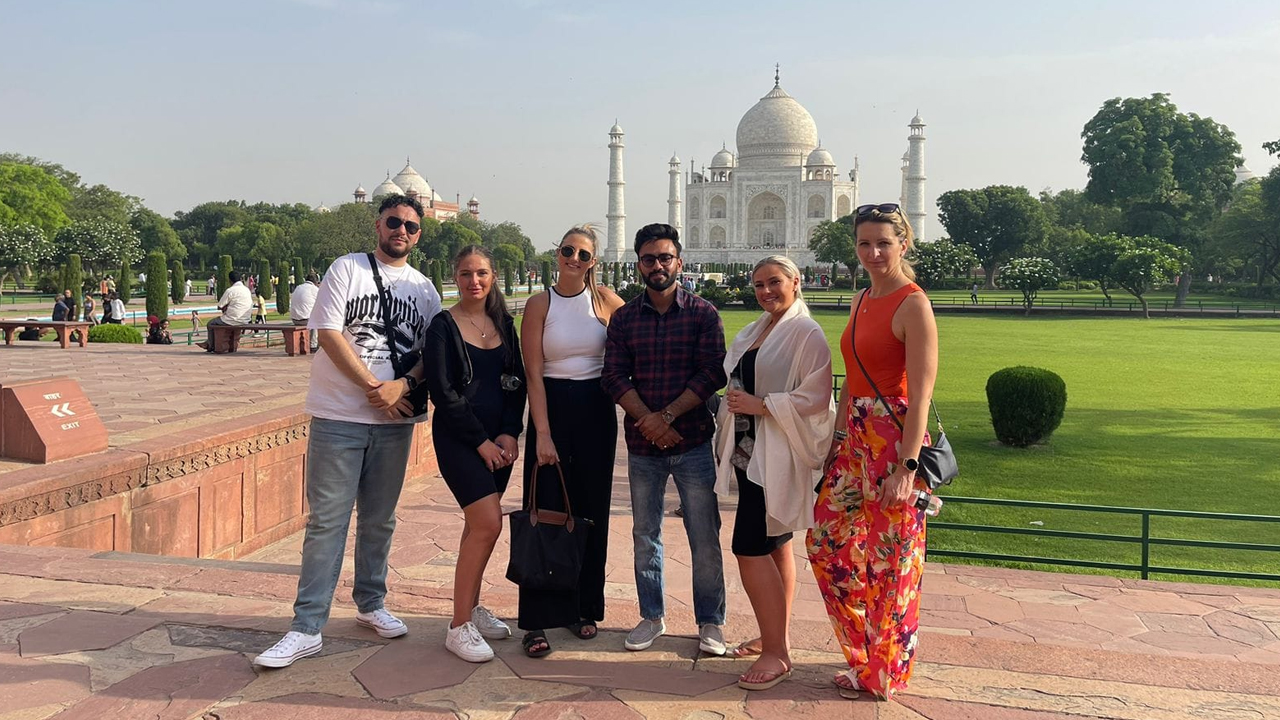 From Delhi: Private Day Trip to Agra by Gatiman Express Train