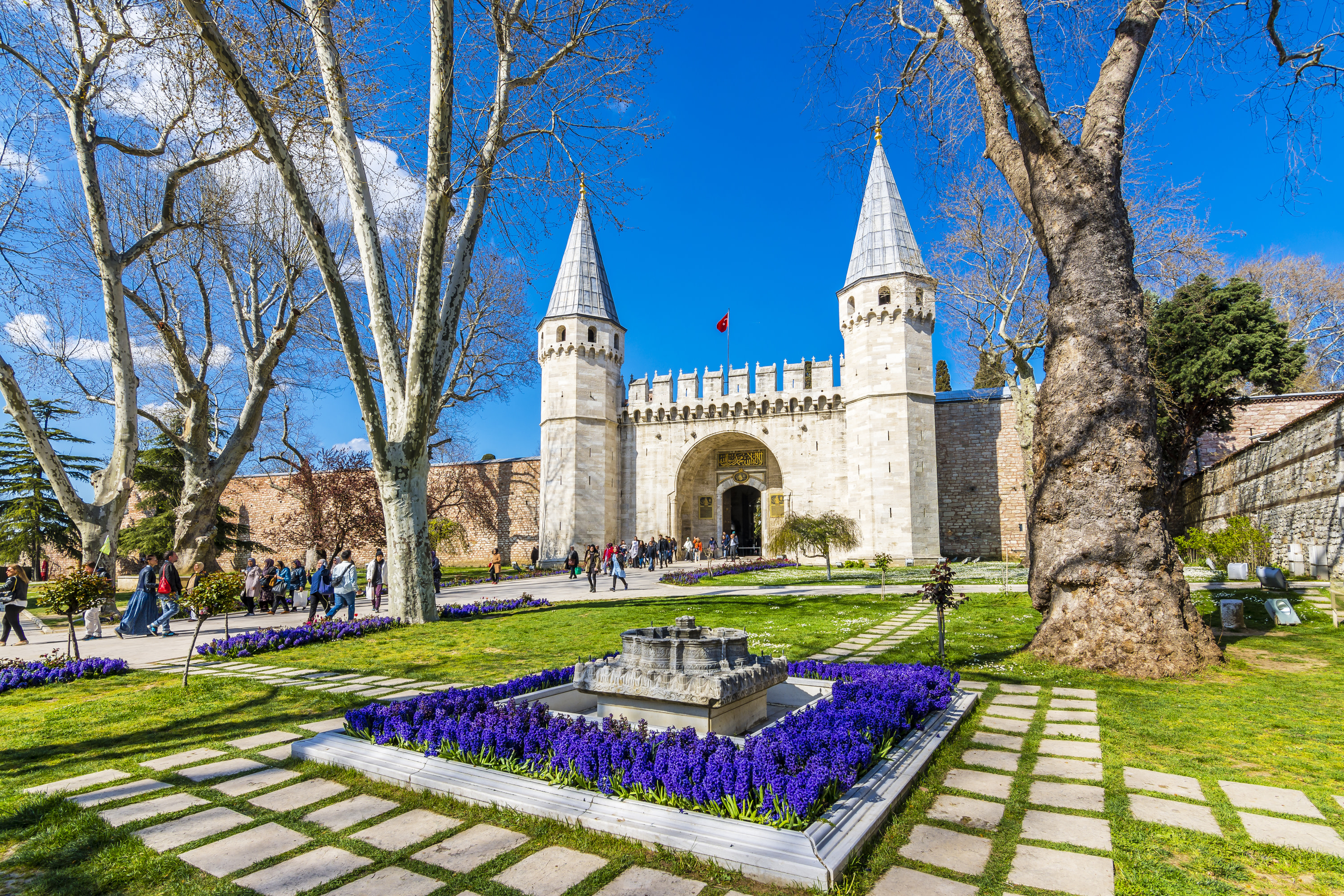 Topkapi Palace, Harem and Basilica Cistern Guided Tour with Tickets