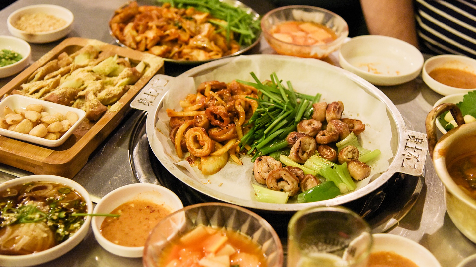 【首尔美食】首尔热情岛 烤肠店