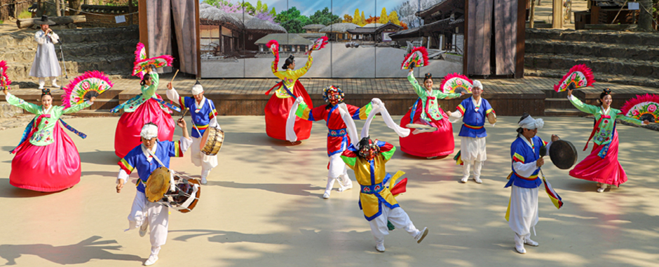 Yongin Korean Folk Village and Everland Day Trip from Seoul