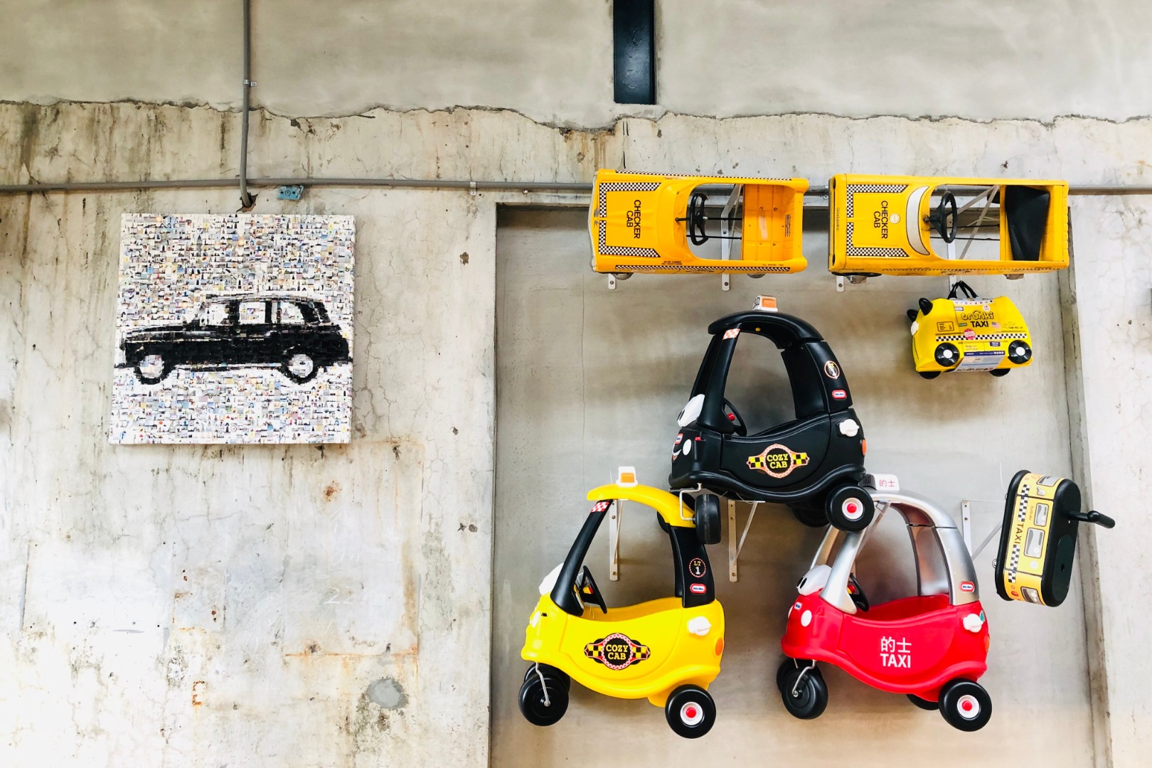 欣賞館內精心規劃的計程車主題藝術品及展覽