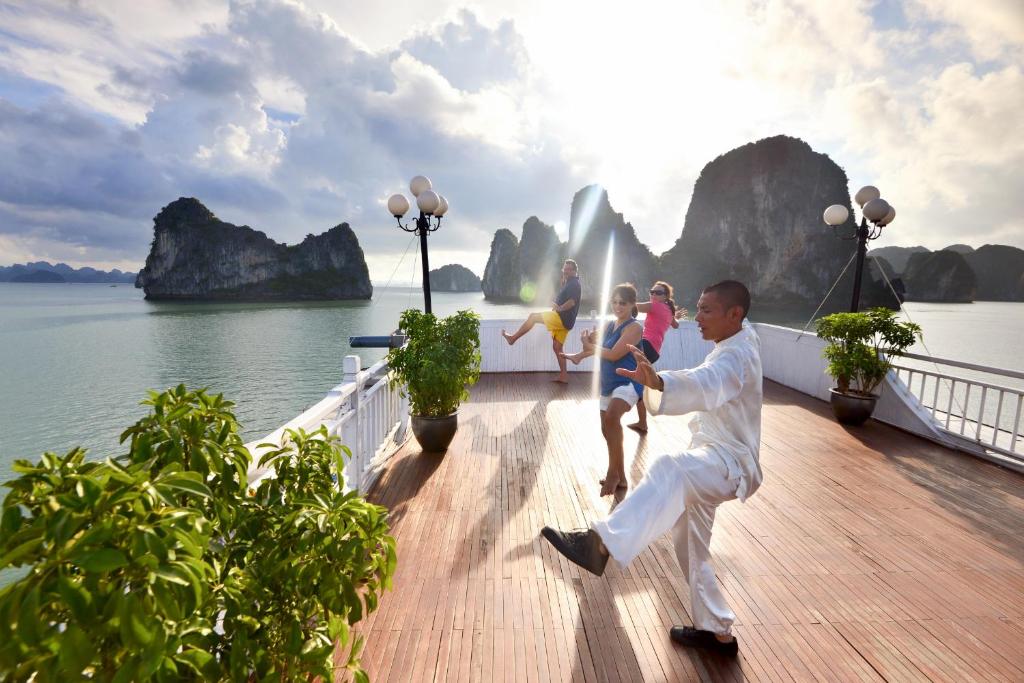 2天1夜白土龍灣＆下龍灣郵輪之旅（Signature Cruise 提供）