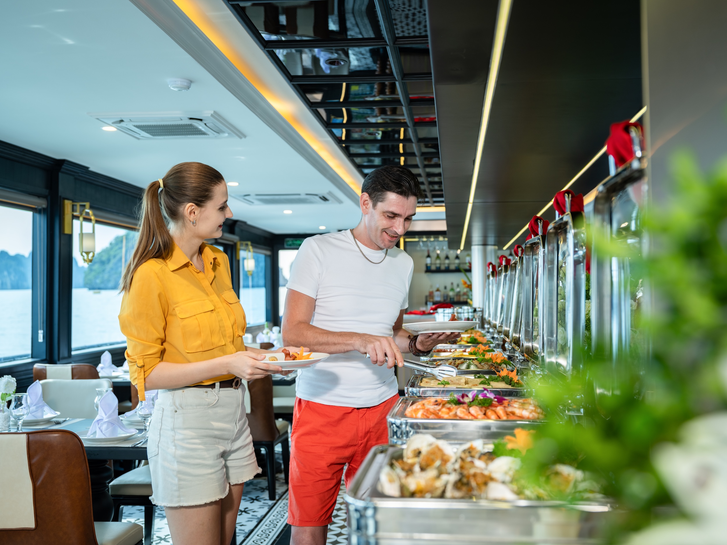 提供各種海鮮、肉類、素食和非素食食品 提供各種海鮮、肉類、素食和非素食食品