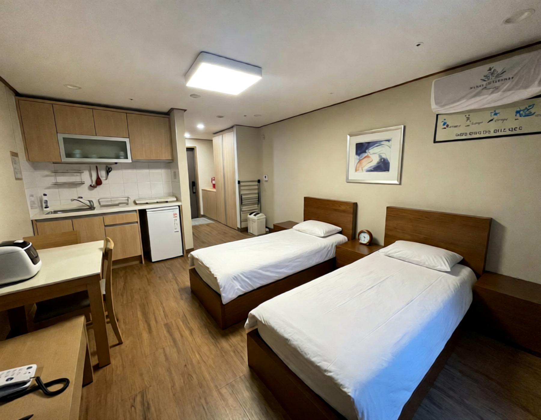 「舒適放鬆，消除旅途疲勞」✨ 舒適住宿，坐擁壯麗山景。寬敞潔淨的客房，讓您與家人朋友享受賓至如歸的溫馨體驗。