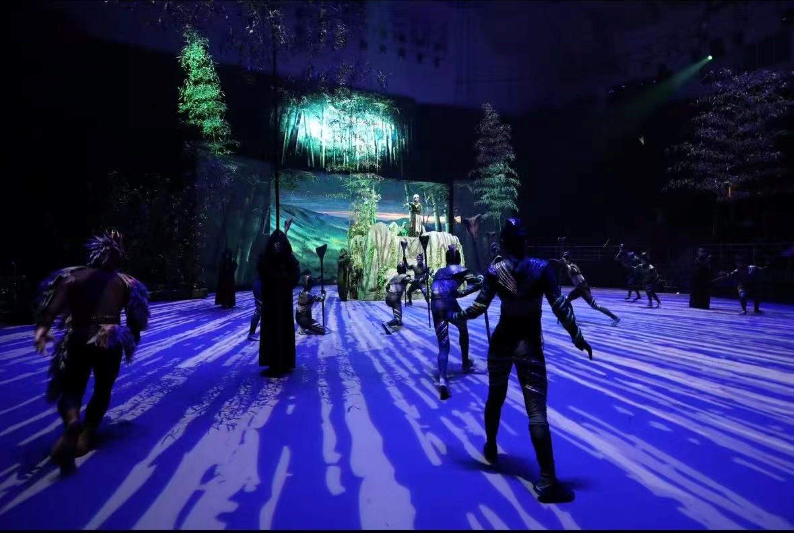 當舞臺上的奇幻故事拉開帷幕,你會明白:這裡的每一份精彩,都值得你的選擇與期待 當舞臺上的奇幻故事拉開帷幕,你會明白:這裡的每一份精彩,都值得你的選擇與期待