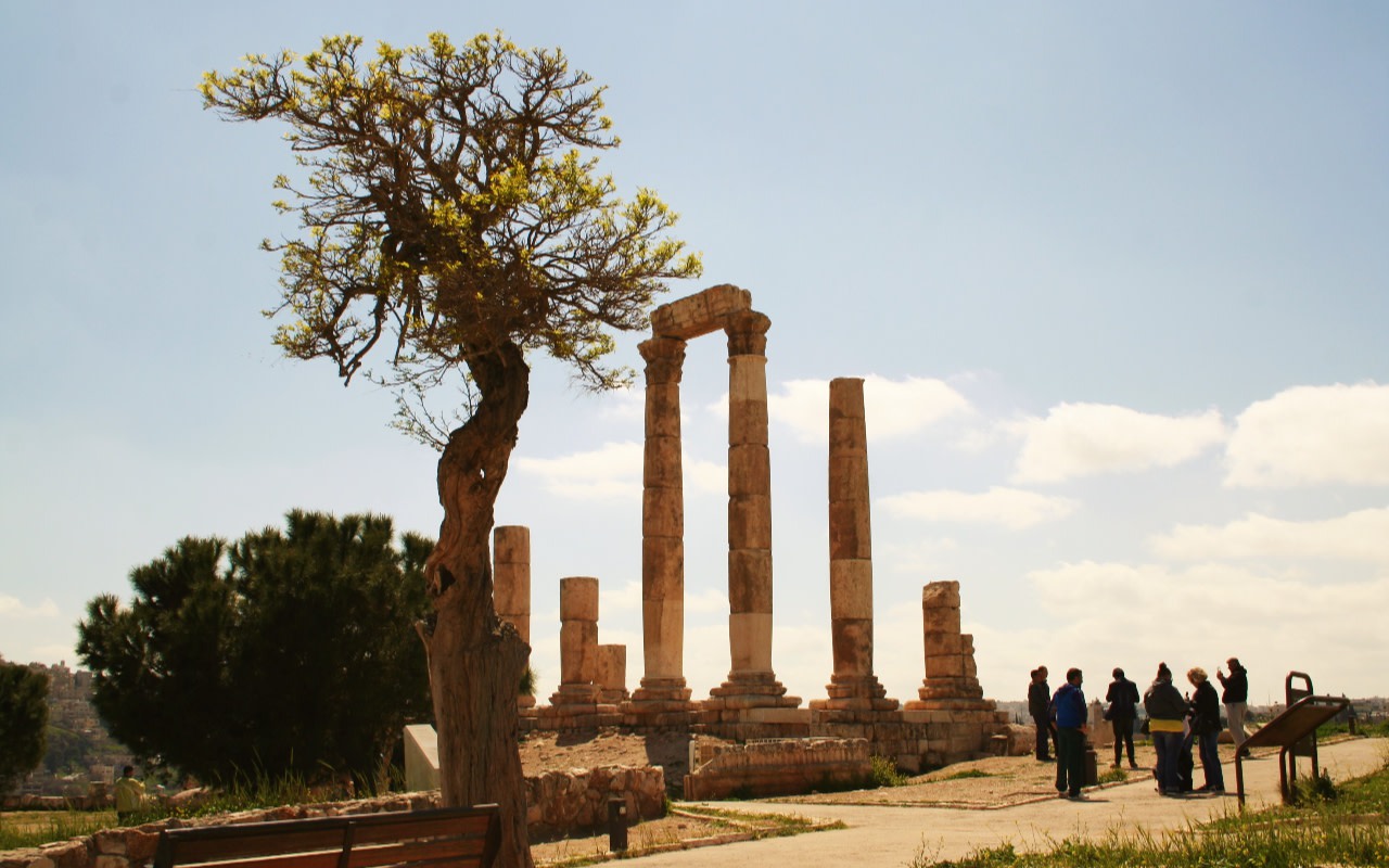 Private Transfer to Amman Citadel, Roman Theater With Downtown Highlights