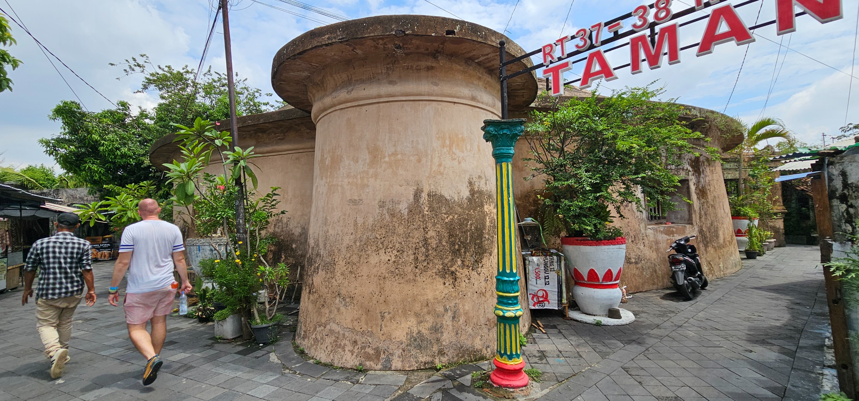 Obelix海景藝術表演與Kraton和Tamansari 城市之旅