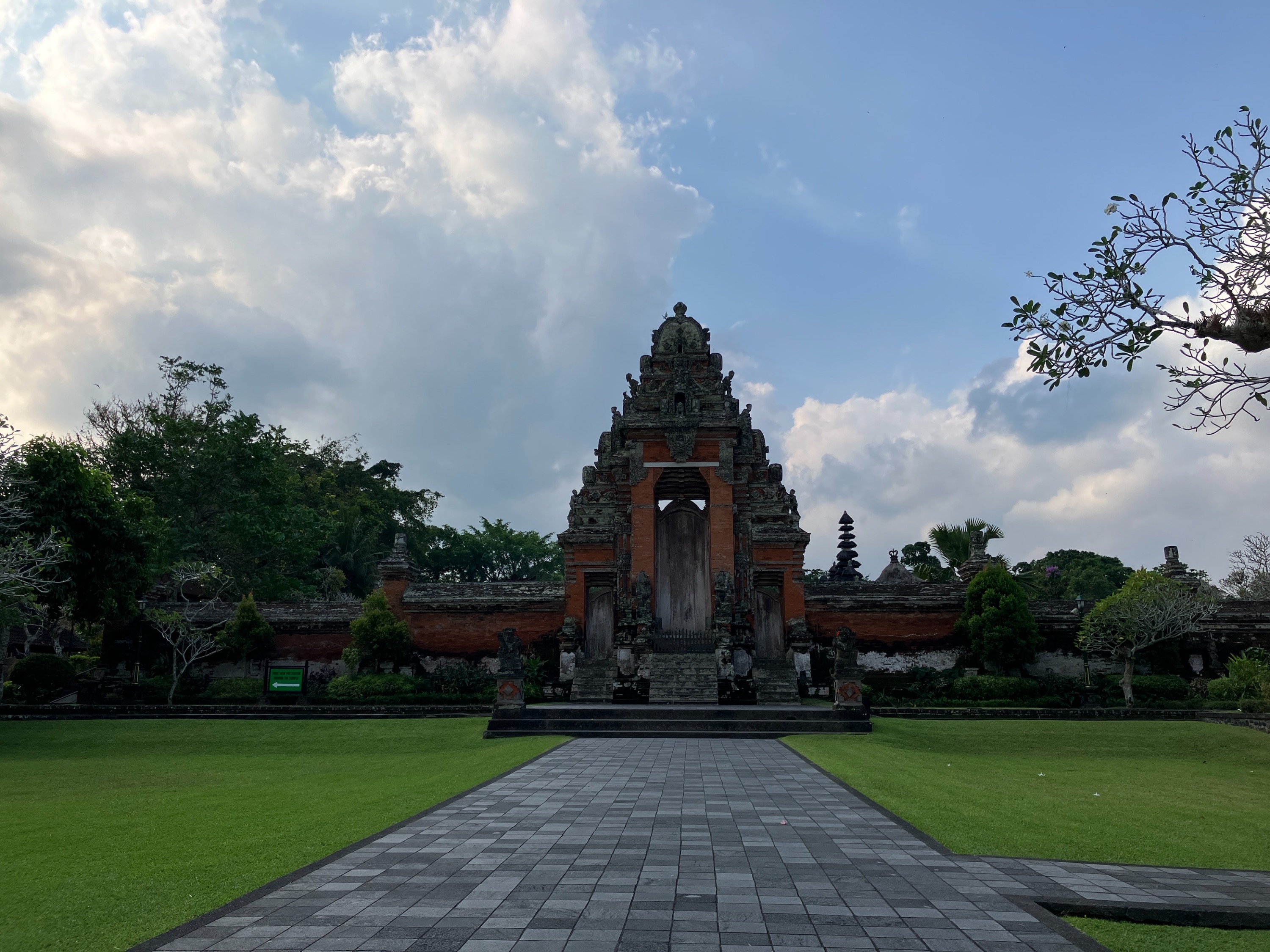 タマンアユン寺院・タナロット寺院 半日ツアー (日本語ガイド付き / バリ発)