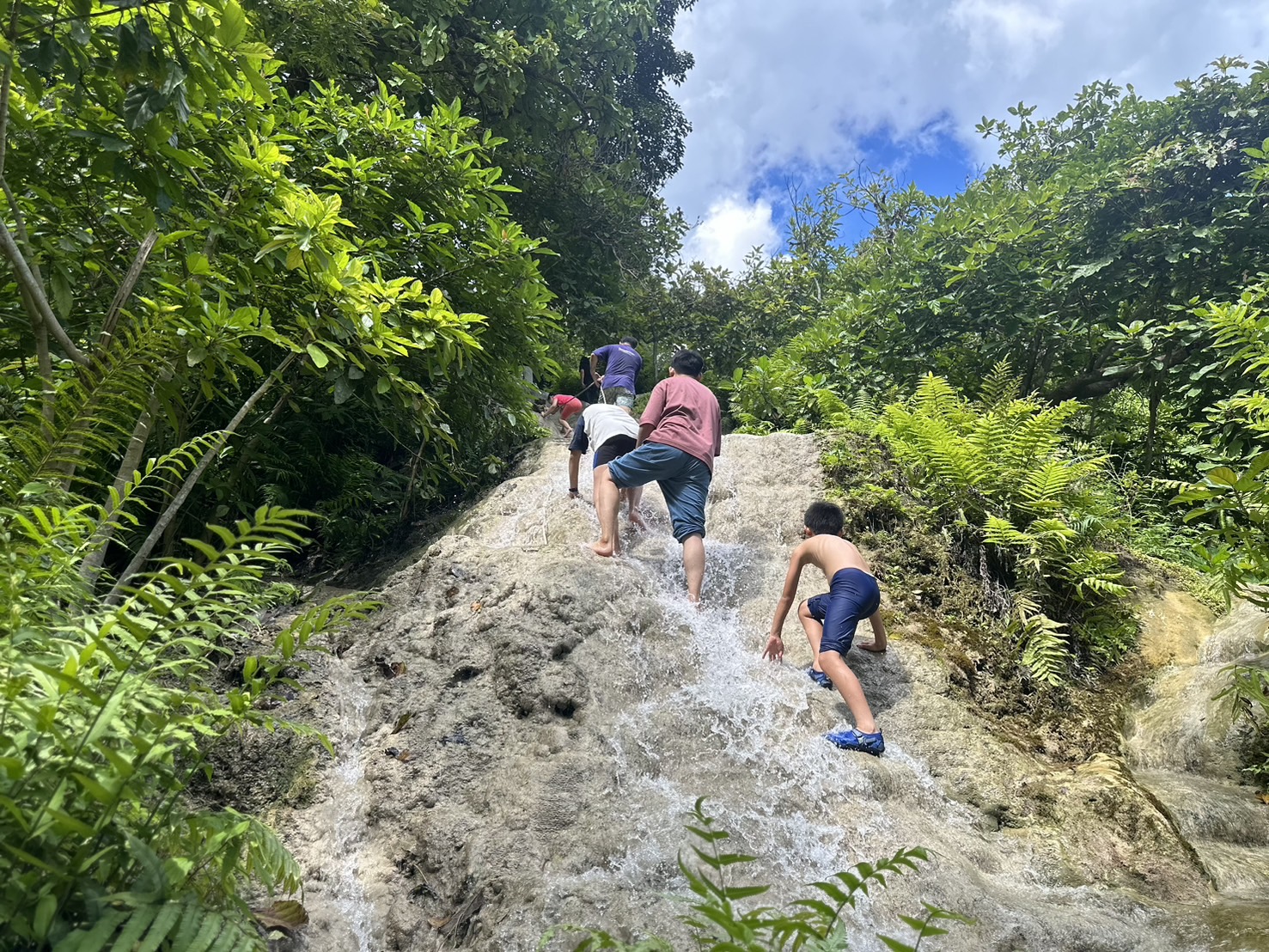 叢林飛瀑、ATV越野車和白水漂流導覽探險