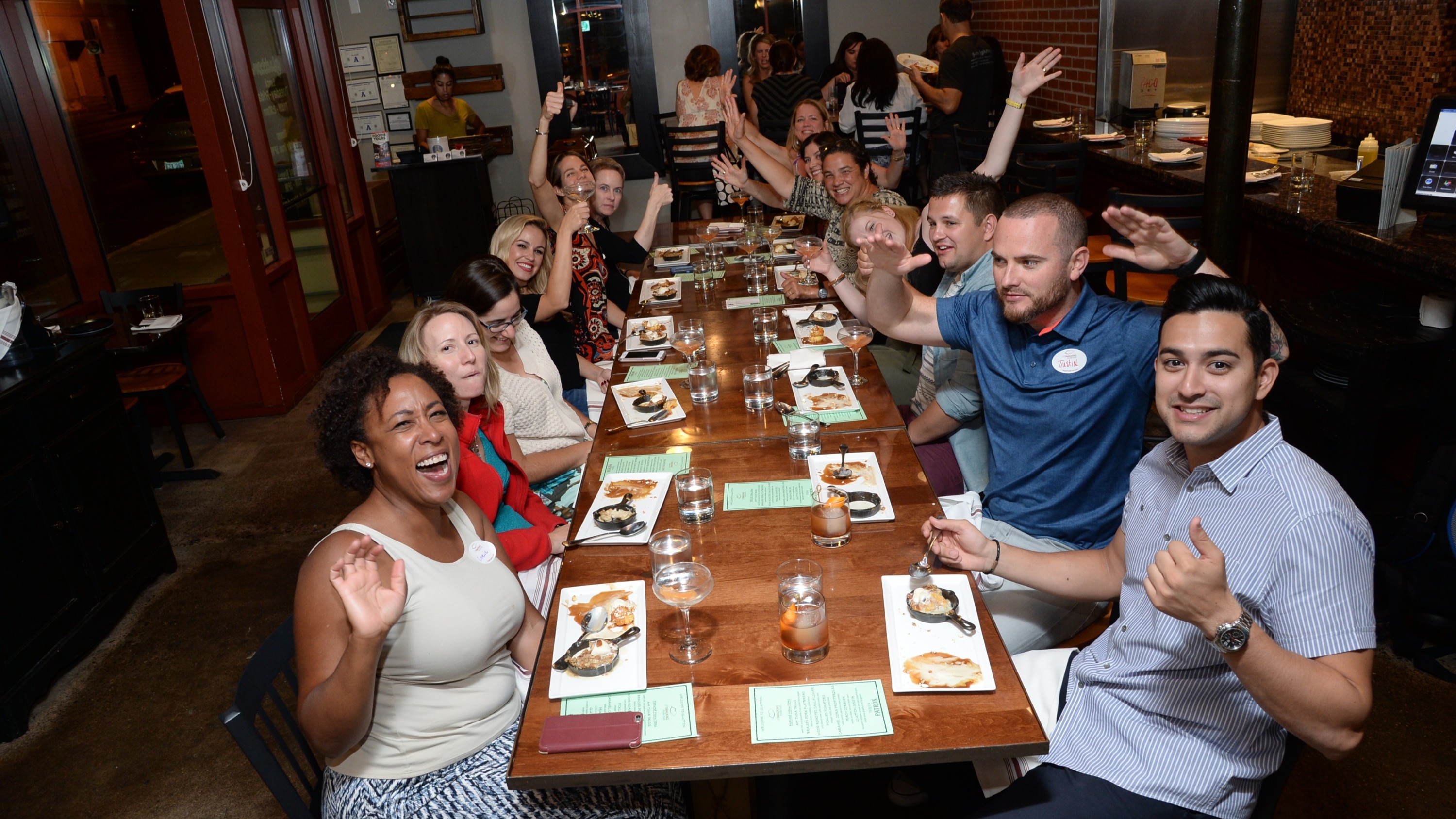 在熱鬧的拉斯維加斯市中心，透過美食體驗與歡聲笑語，與親友共享美好時光。