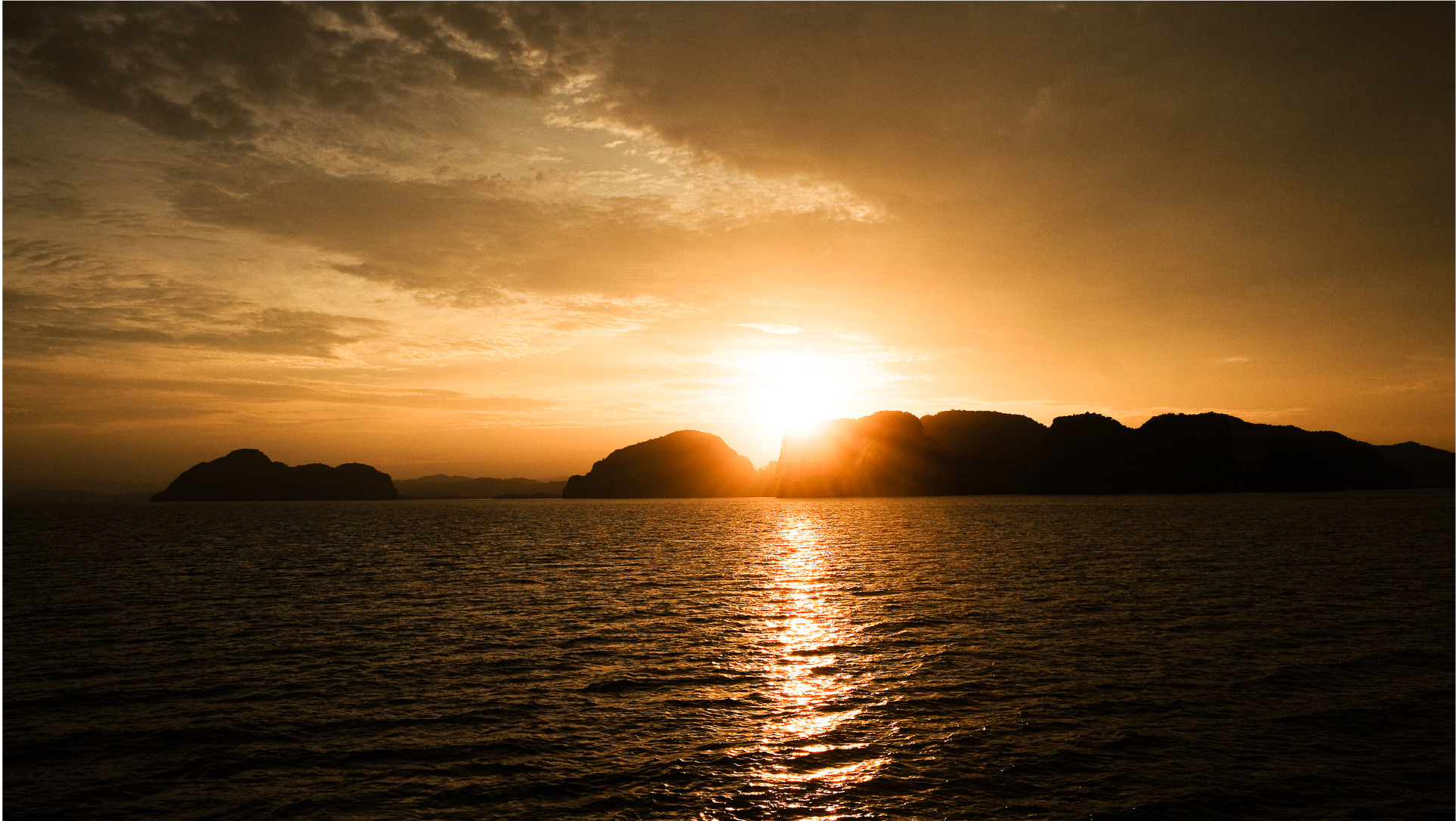 普吉島：乘坐豪華遊艇前往007島