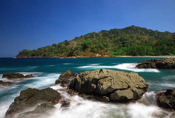 2D1N De Djawatan, Red Island, Rajegwesi Beach Tour in Banyuwangi