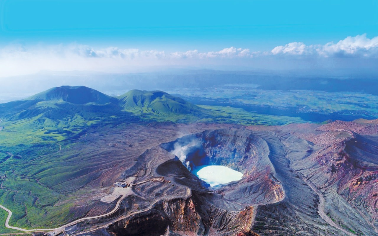 Aso Volcano & Kurokawa Onsen Full-Day Healing Tour