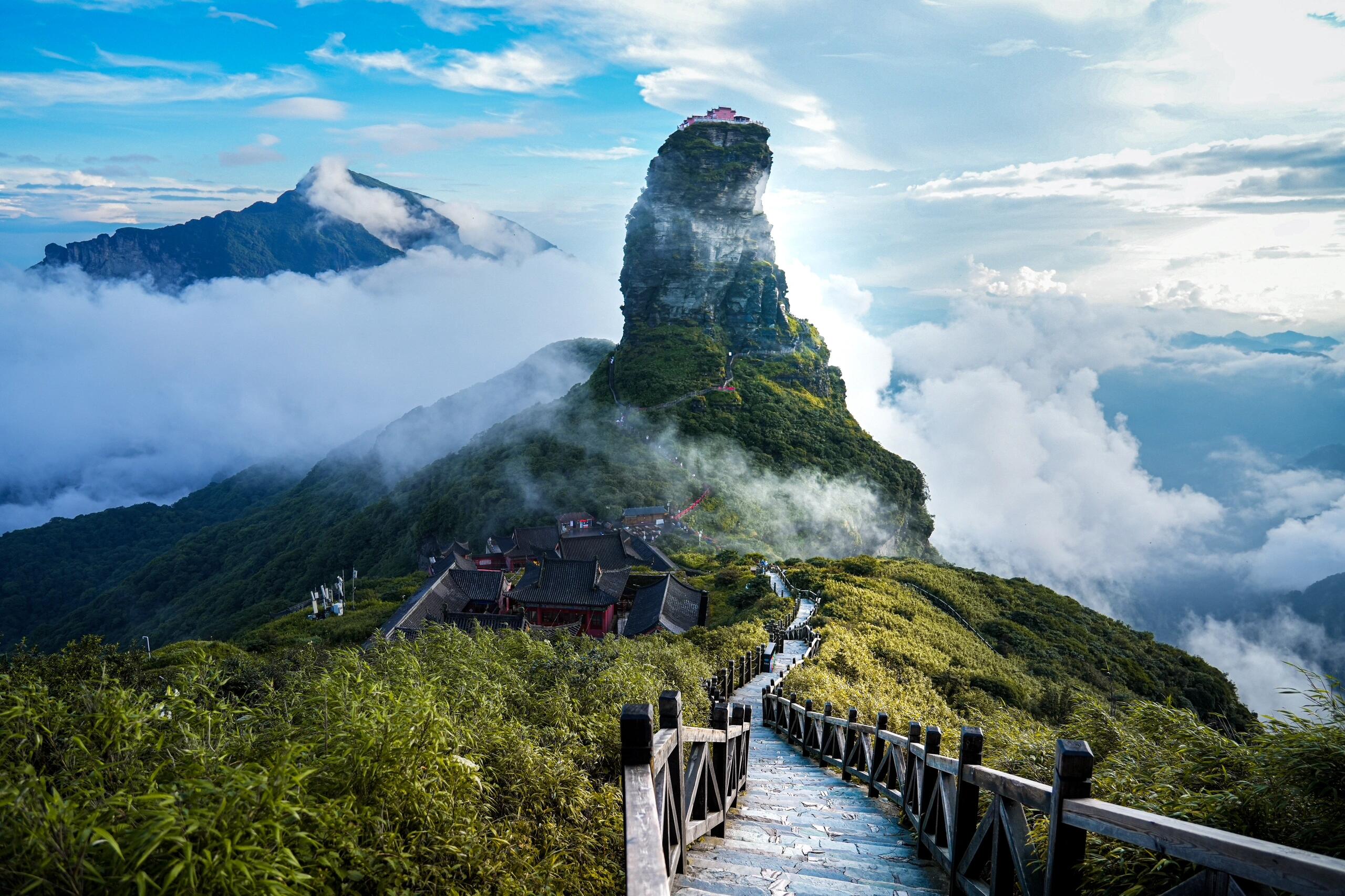 Premium 4-Day Guizhou Tour (5A National Scenic Spots + Huangguoshu Waterfall + Xiaoqikong in Libo + Xijiang Miao Village + Zhenyuan Ancient Town + Mount Fanjing Red Cloud Golden Summit + Miao Ethnic Long Table Feast + Round Trip from Guiyang)
