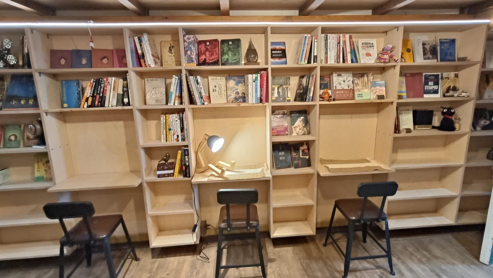 Treehouse Bookstore beside the moat in Hsinchu