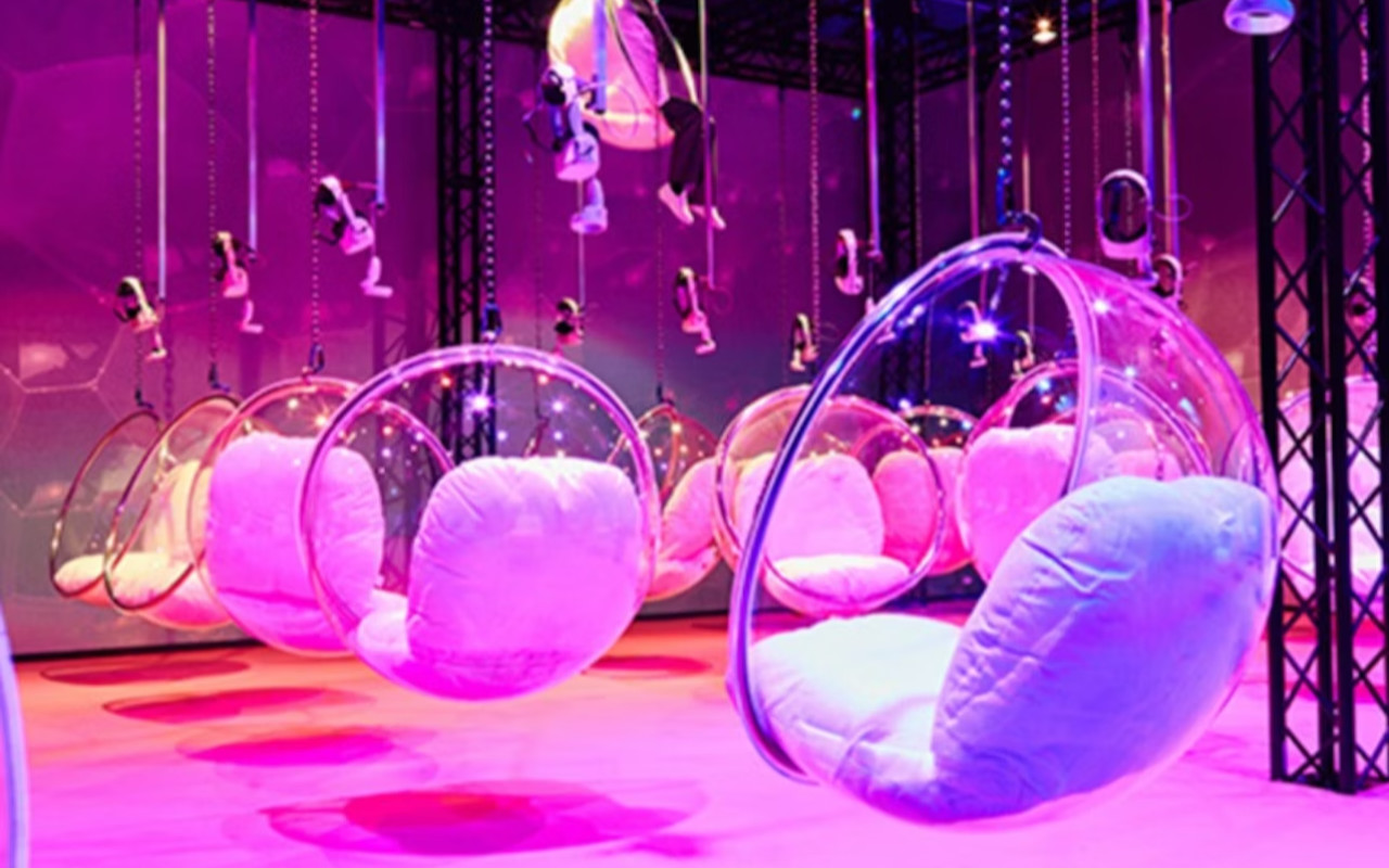 家人和朋友可以盡情享受充滿色彩與想像力的泡泡世界。 家人和朋友可以盡情享受充滿色彩與想像力的泡泡世界。