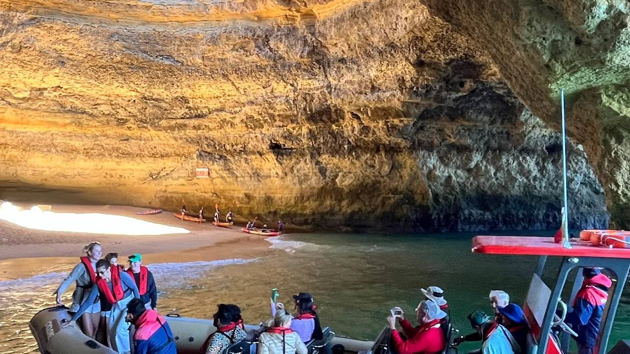 貝納吉爾洞穴 (Benagil Caves) 拉戈斯 (Lagos) 出發乘船遊