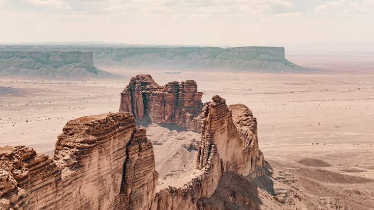 Riyadh Edge of the World Full-Day Adventure