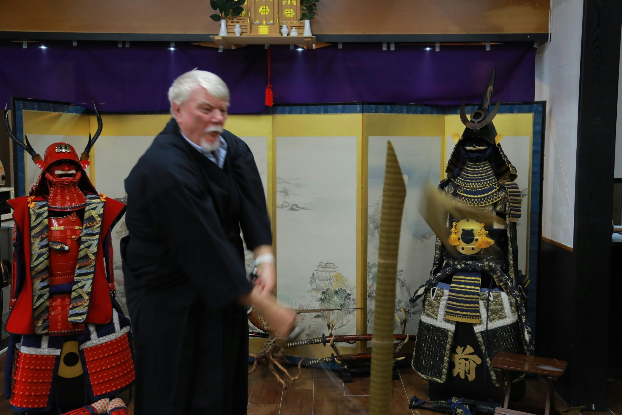 大阪城附近武士道盔甲射擊和武士刀體驗