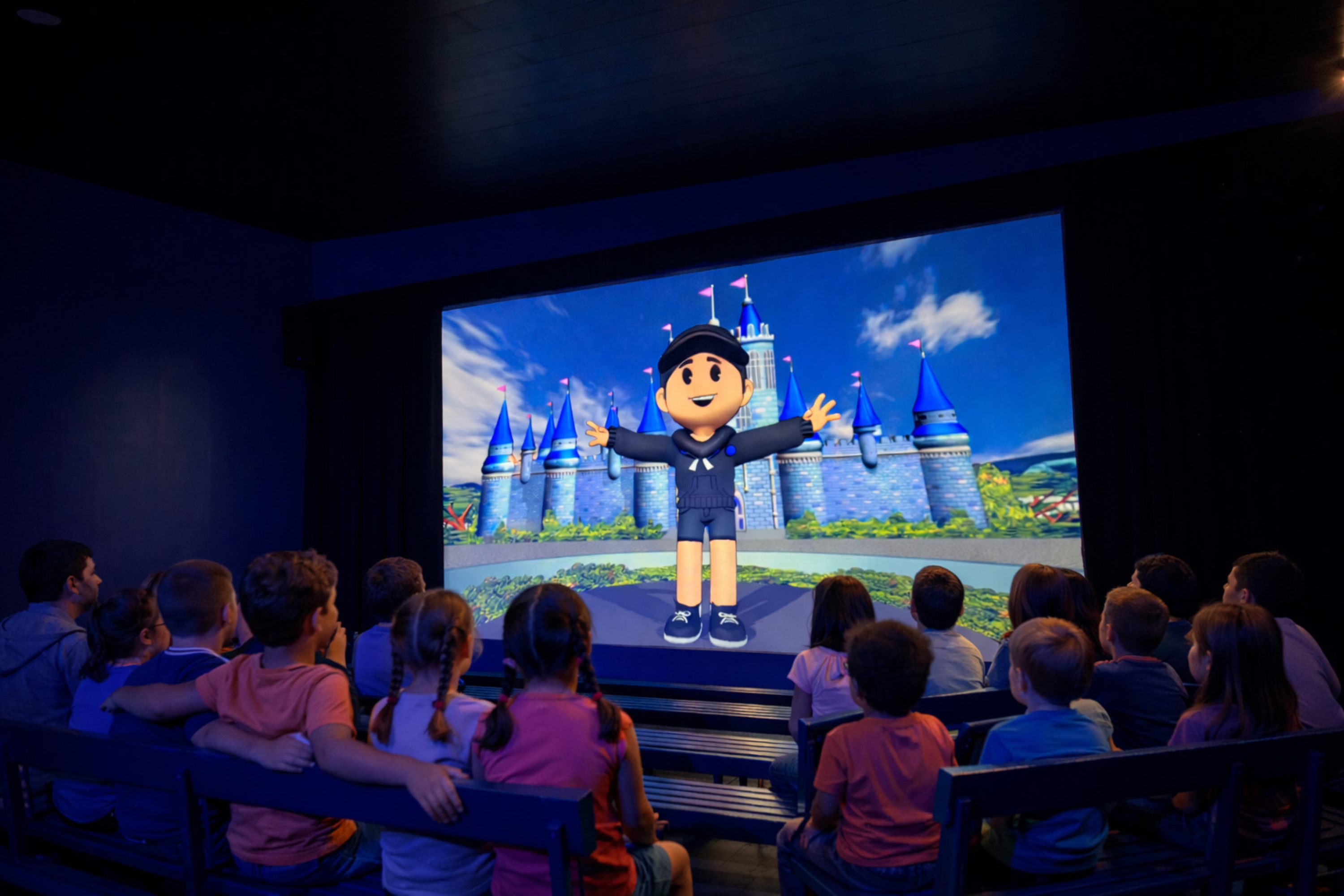 透過 J 沉浸式脫口秀等特別體驗，一同參與這場盛會。這是一場招牌互動式表演，以即時 3D 動畫呈現 J 與賓客互動交流的精彩演出。