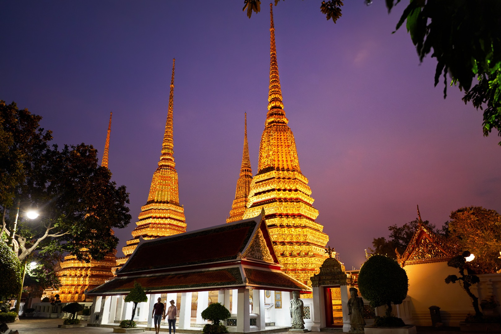 曼谷夜遊之旅：鄭王廟＆臥佛寺＆唐人街＆嘟嘟車