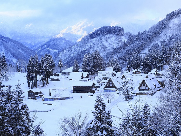 World Heritage Shirakawago and Gokayama 2 Day Bus Tour from Osaka