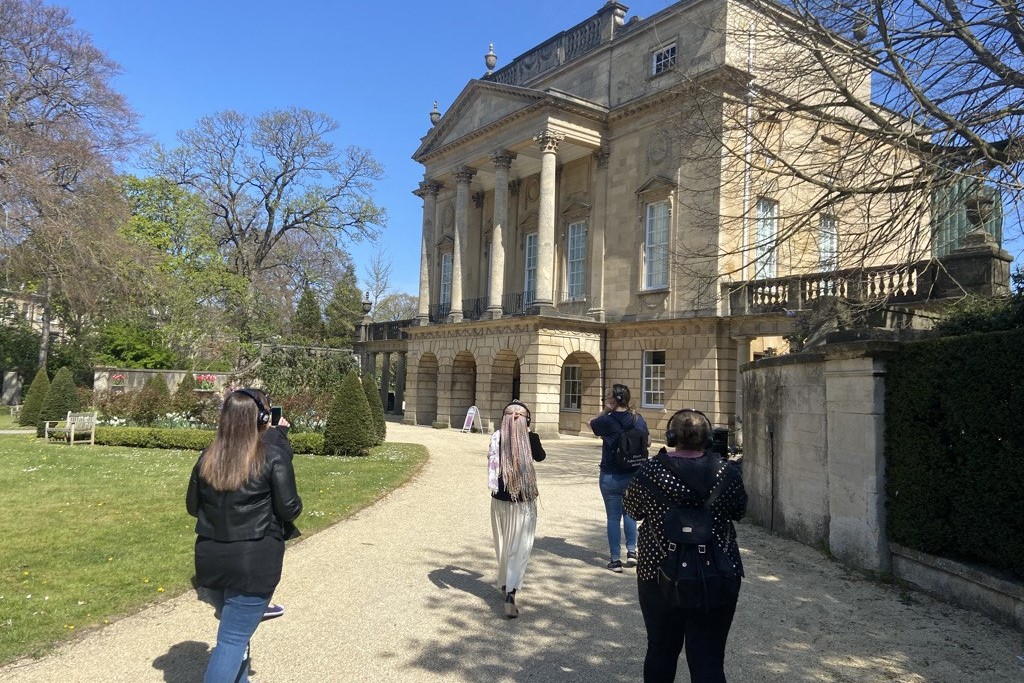 Bridgerton and Bath city highlights walking tour with music
