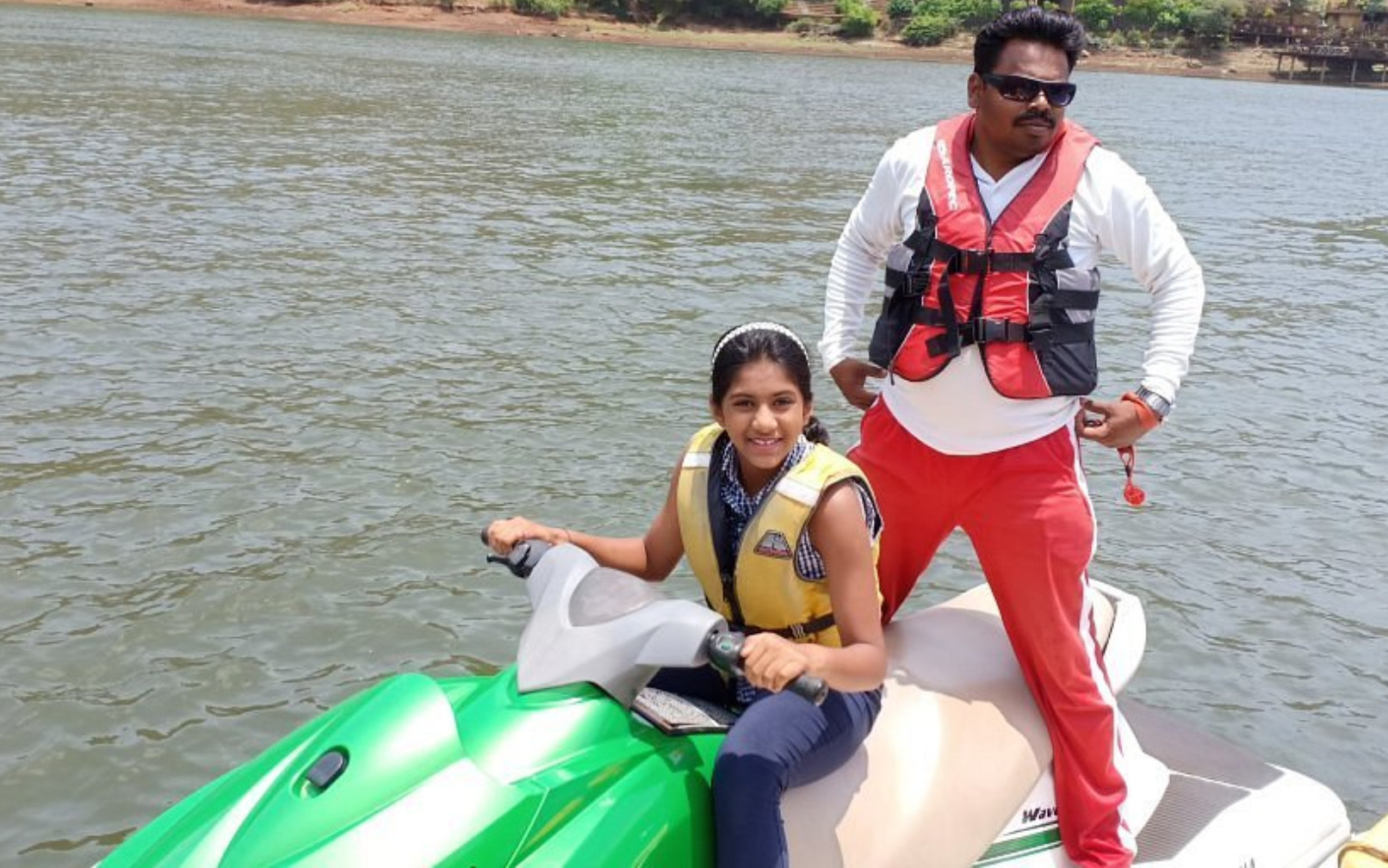 Vagator Beach: Parasailing & Water Adventure Package