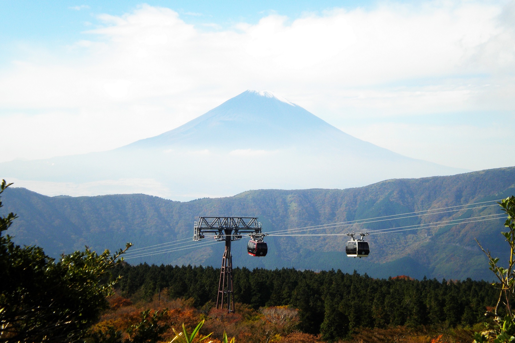 Enjoy the Hakone Lake Fireworks Festival on a Pirate Ship, Owakudani, and Hakone Shrine Day Tour