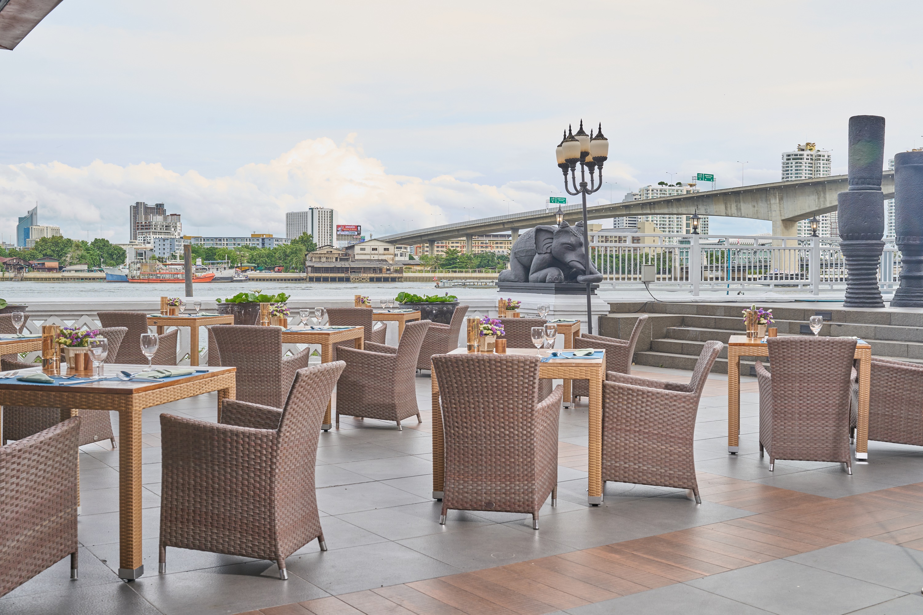曼谷安納塔拉河畔度假村 Riverside Terrace 餐廳