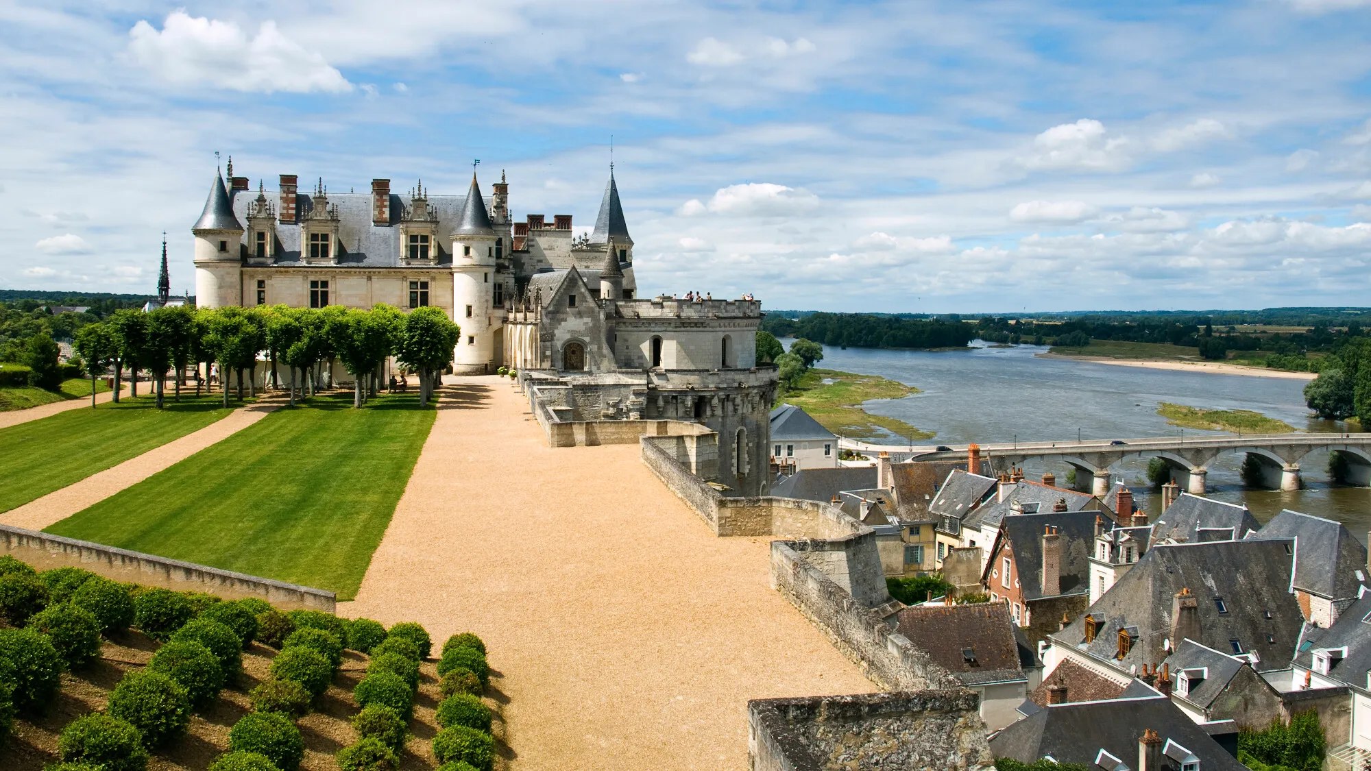 Loire Castles Day Trip and Wine Tasting Private trip from Paris