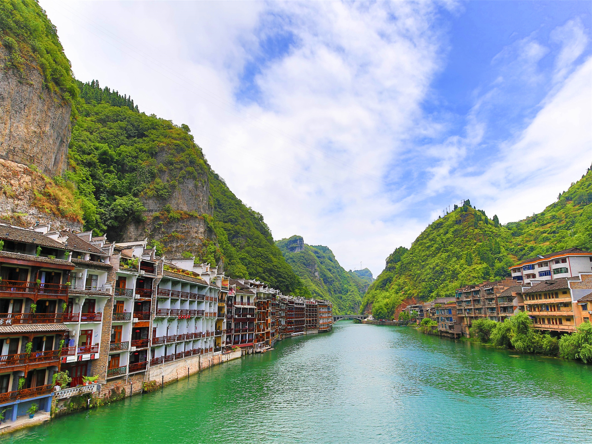 貴州非梵黔貴7日遊（西江千戶苗寨CW旅拍+非遺蠟染活動體驗+古法造紙體驗+黃果樹大瀑布+荔波小七孔+西江千戶苗寨+鎮遠古鎮+梵淨山）