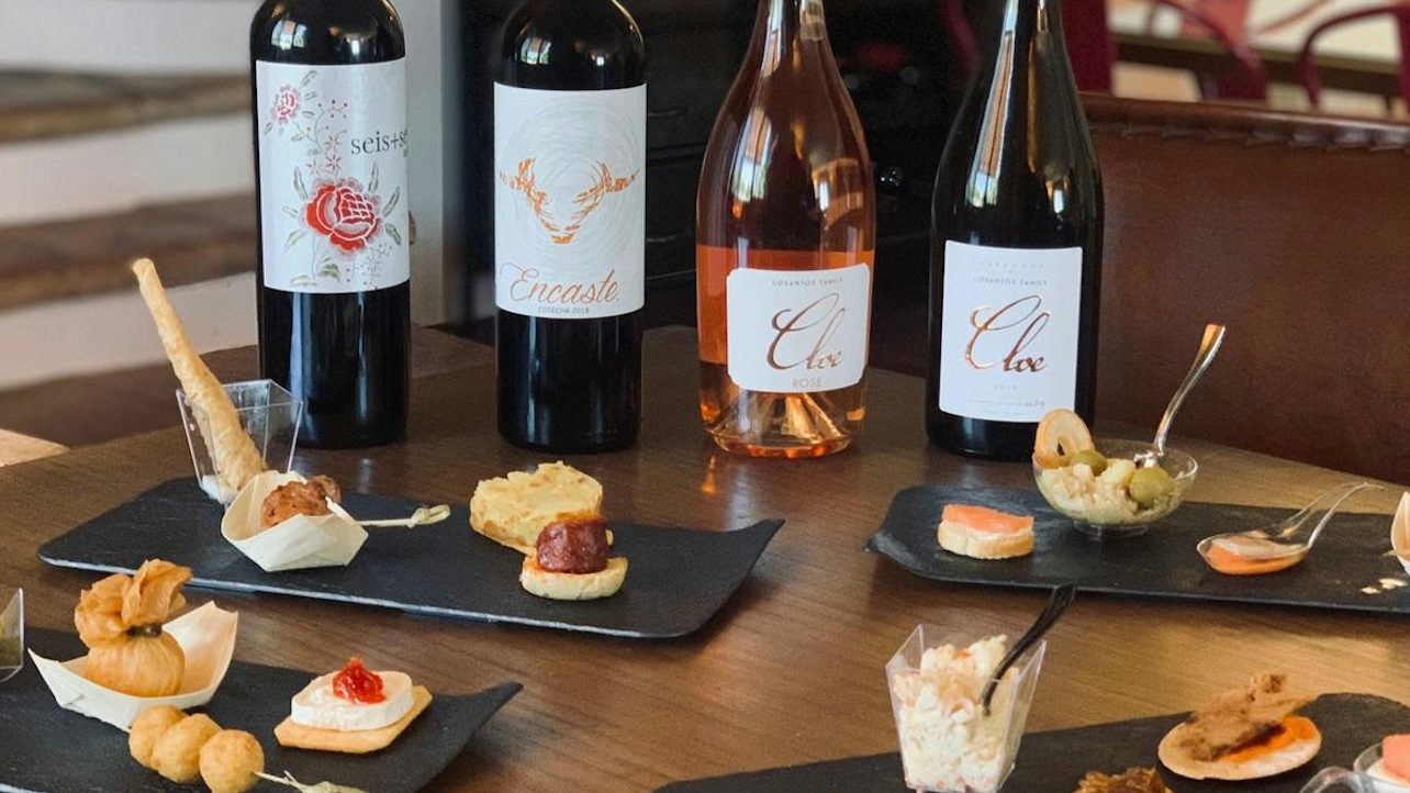 品嚐獨家葡萄酒，搭配美味的當地美食