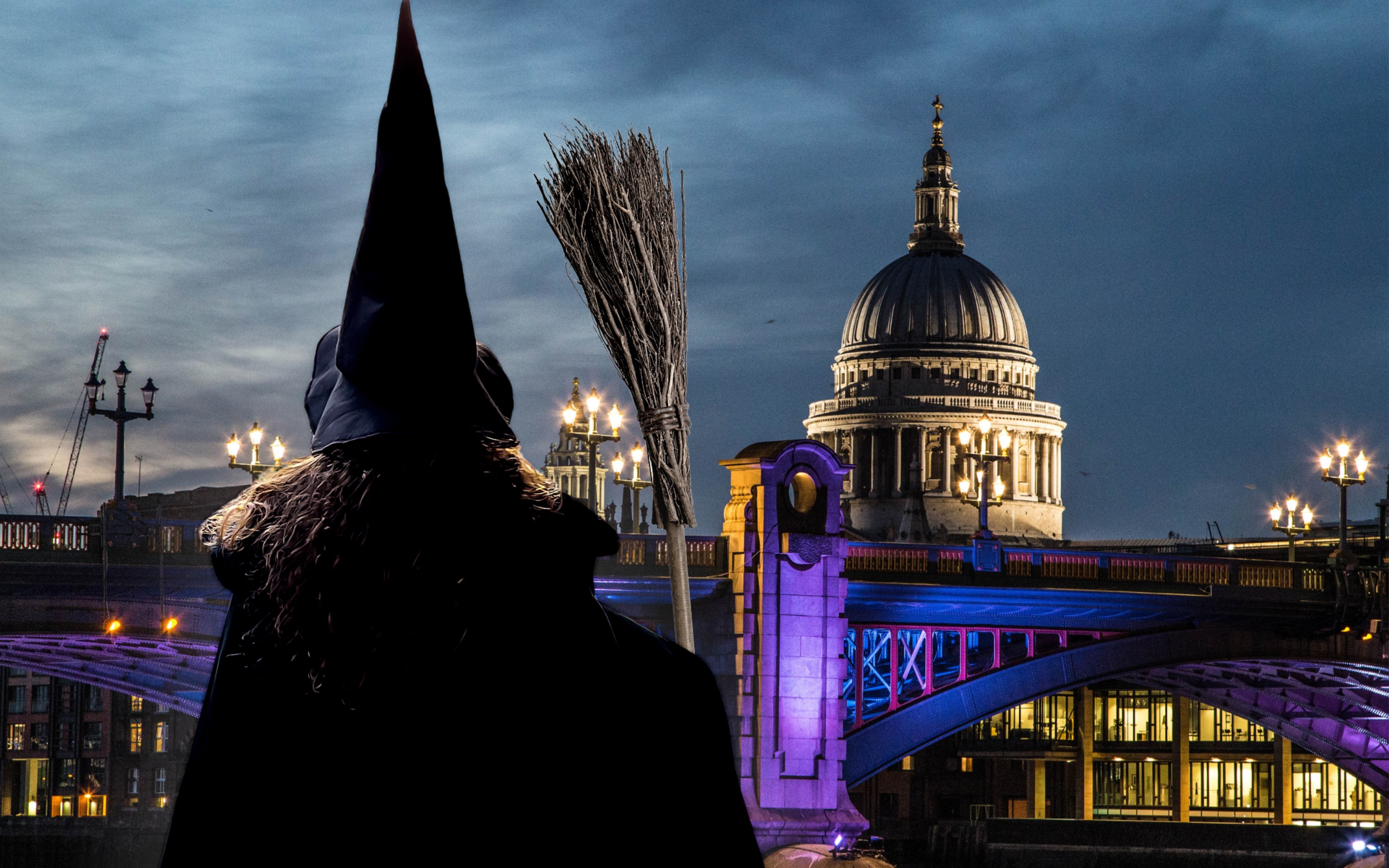 在月光下欣賞倫敦標誌性地標的迷人夜景