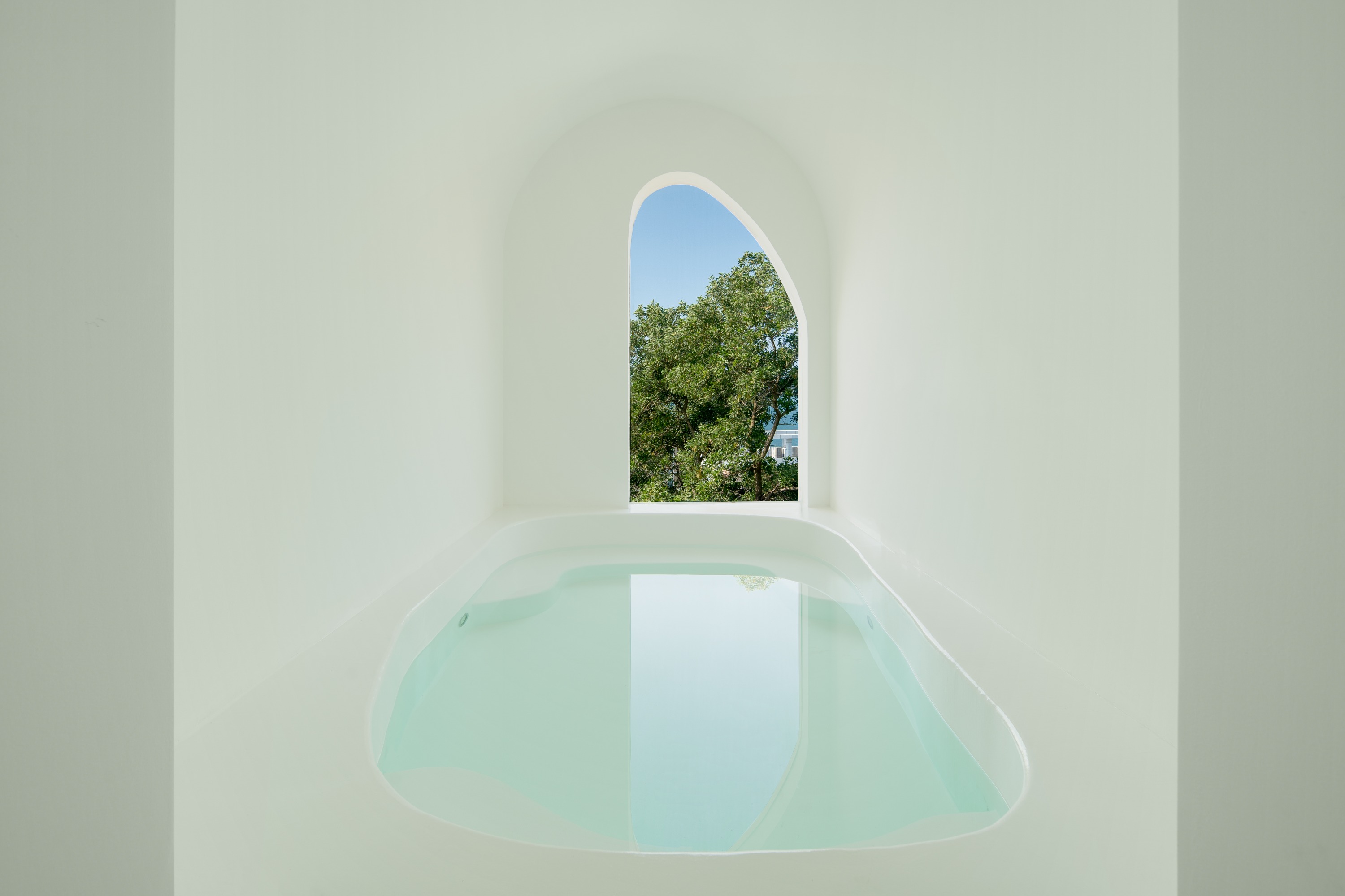 Dawn Cave Pool King Room