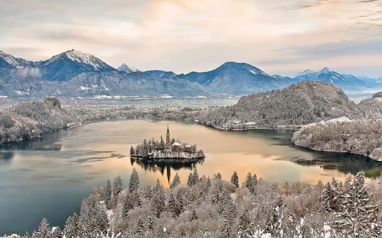 Ljubljana and Lake Bled Christmas market day tour