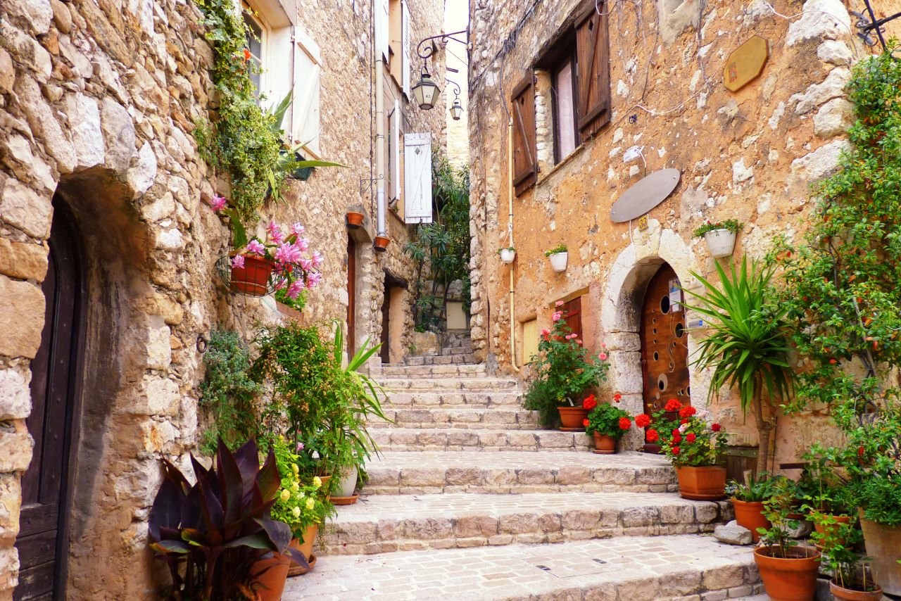 Provence and its Medieval Villages Full-Day Tour from Nice