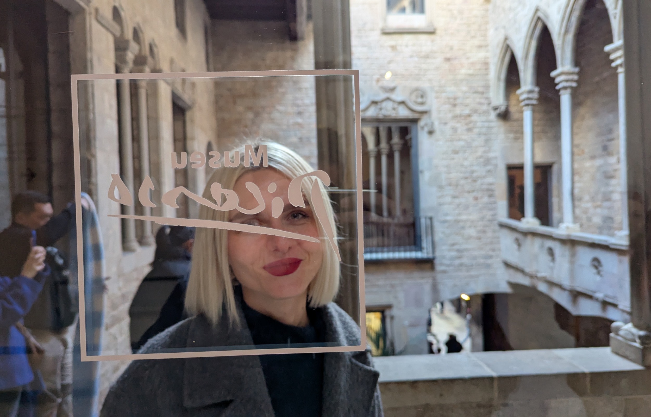 深入瞭解畢卡索在巴塞隆納的生活與人際關係，如何形塑他獨特的風格與藝術之旅