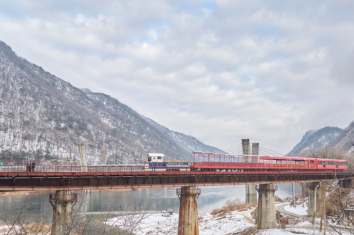 這個受歡迎的景點利用了原有的擁有70年曆史的京春線鐵路，現在改造成了一個休閒的鐵路自行車道，周圍環繞著乾淨的山景、田野和河流