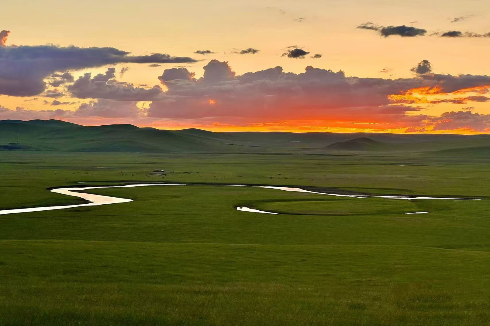 Hulunbuir Private Tour: Roaming the Grasslands | 7-Day Full Journey
