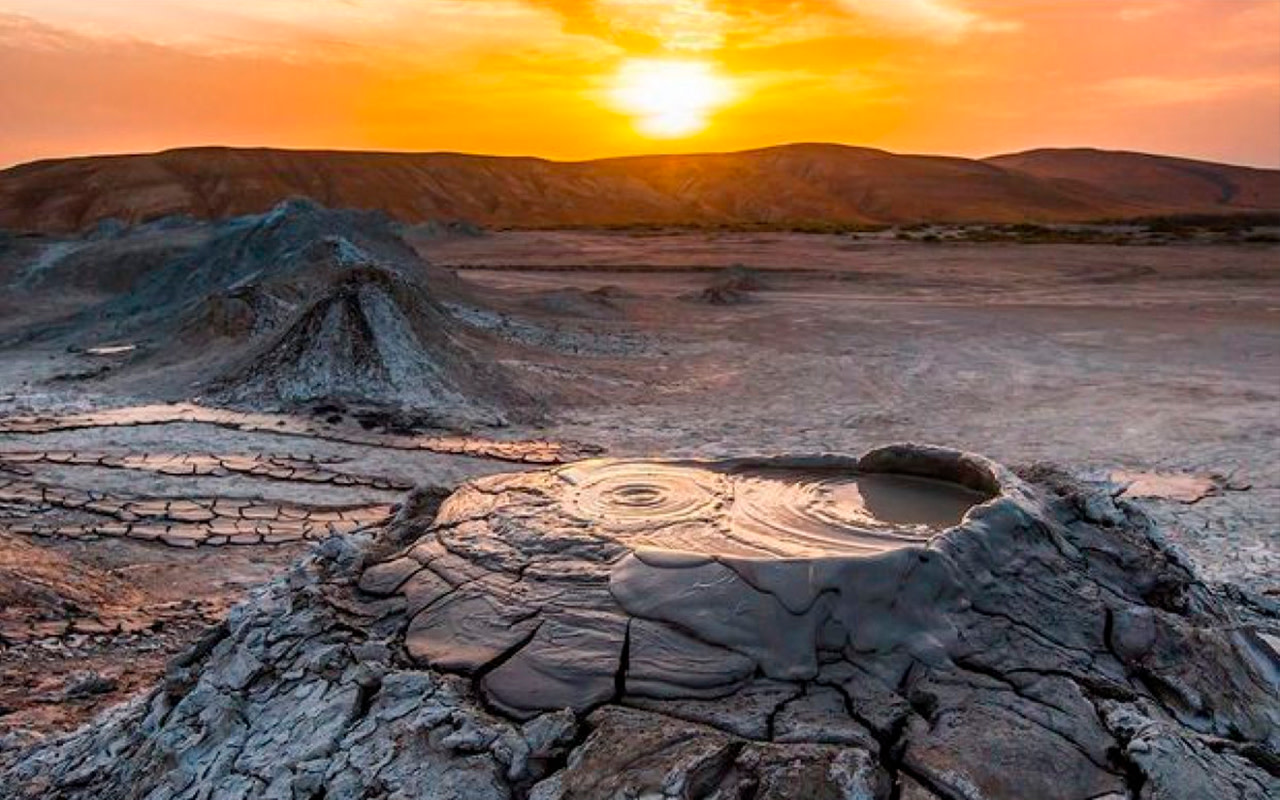 Baku Gobustan & Absheron Full-Day Historical UNESCO Site Tour