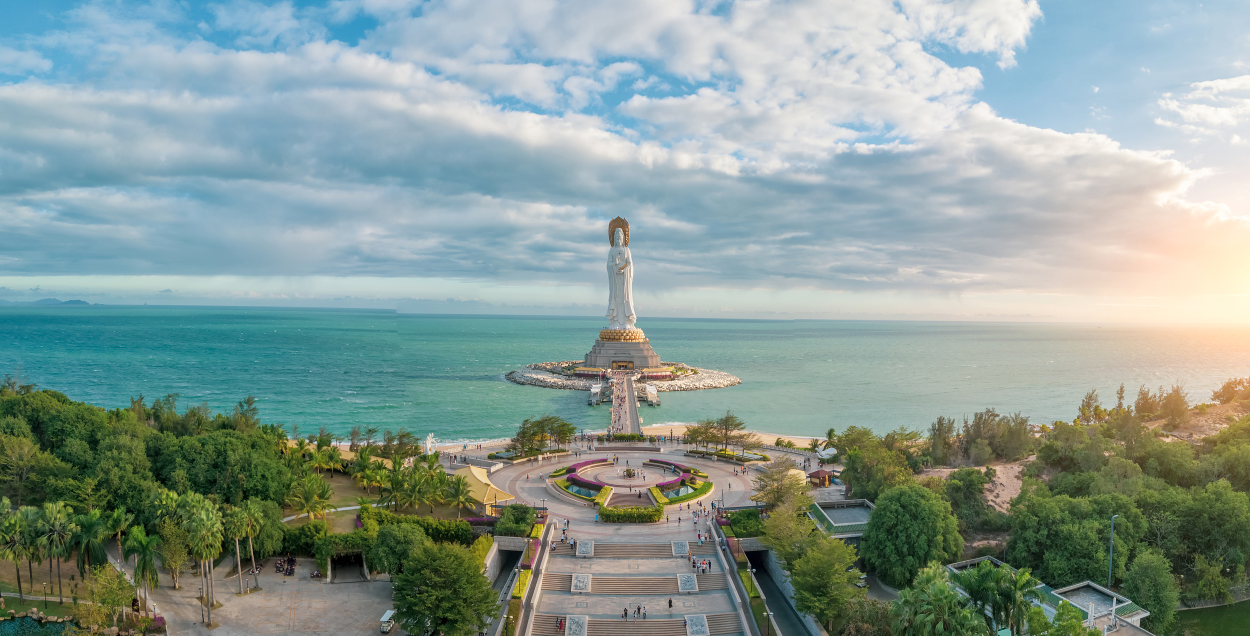 海南5日遊（三亞+蜈支洲島+南山寺+鹿回頭+亞龍灣+24小時接送機+可選帆船出海與直升機/亞特蘭蒂斯水世界+5鑽酒店4晚連住）