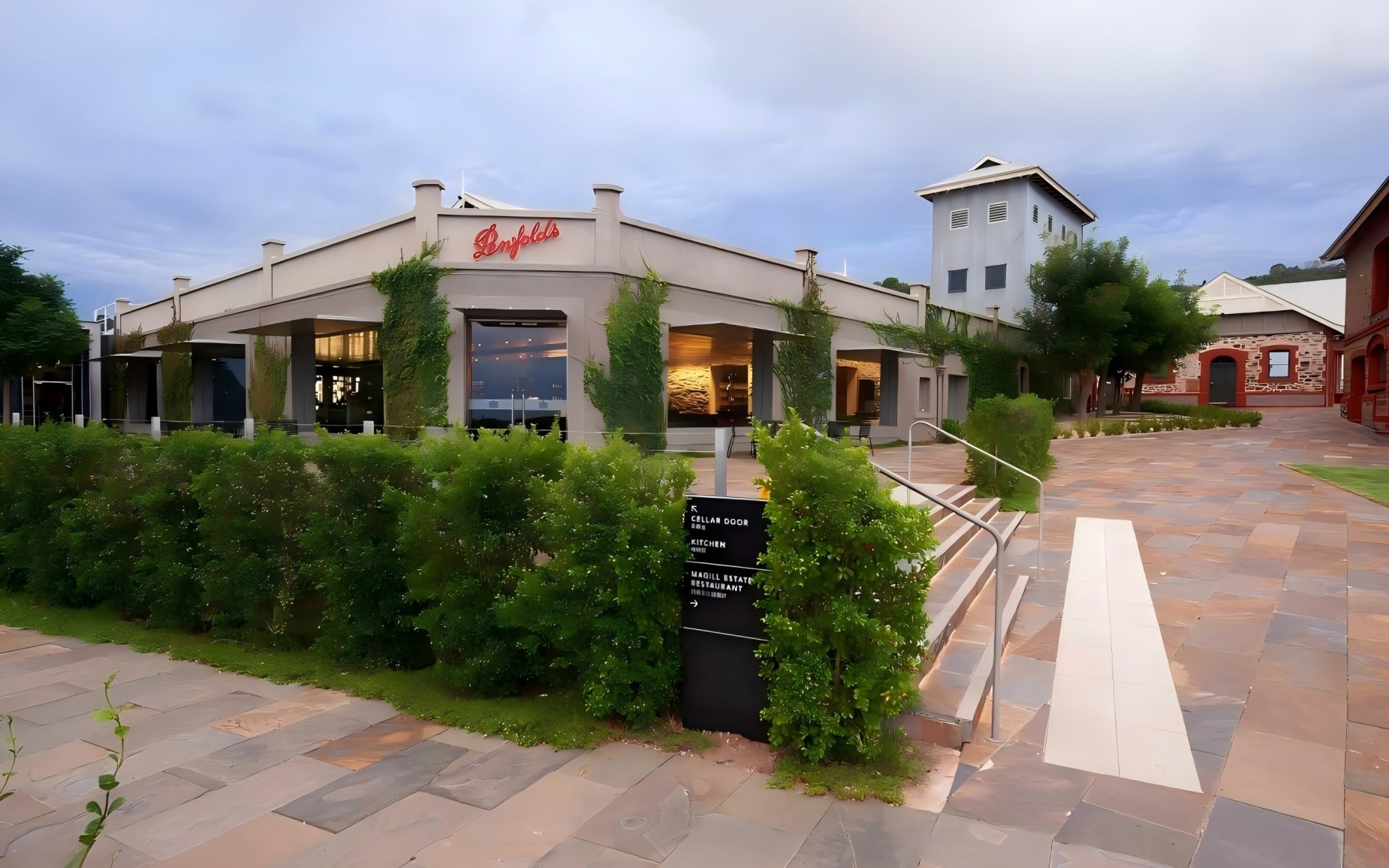 Barossa Valley Day Trip from Adelaide, Australia (Chinese Guided Tour/Penfolds Magill Estate & Whispering Wall & Seppeltsfield Winery)