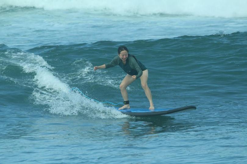 Surf Blue Waves 在峇里島彰古的衝浪課程