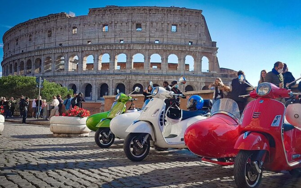 Rome Vespa Sidecar Tour with Breakfast